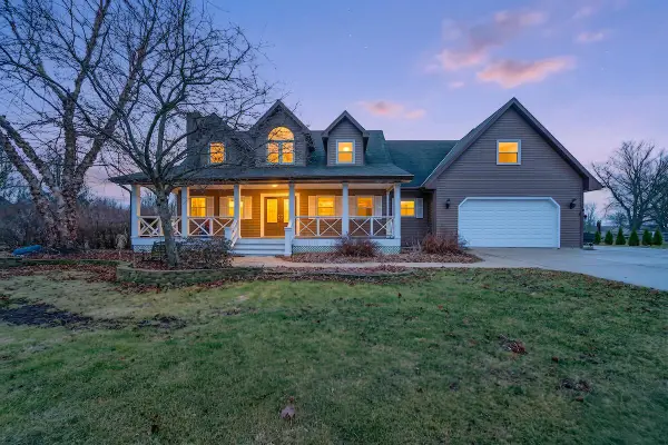 W5665 Lakeshore DRIVE, Elkhorn, WI 53121