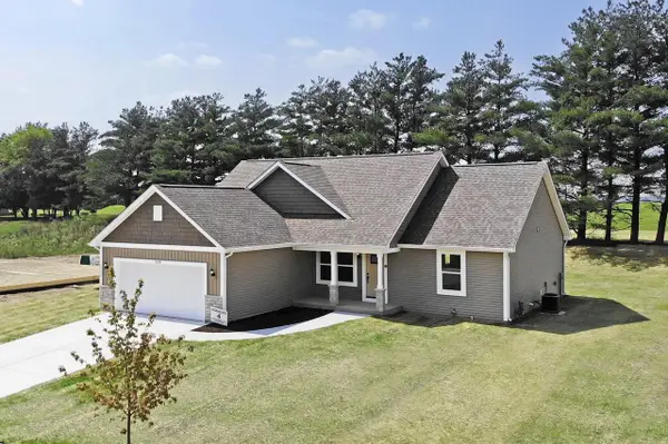 220 Linden LANE, Delavan, WI 53115