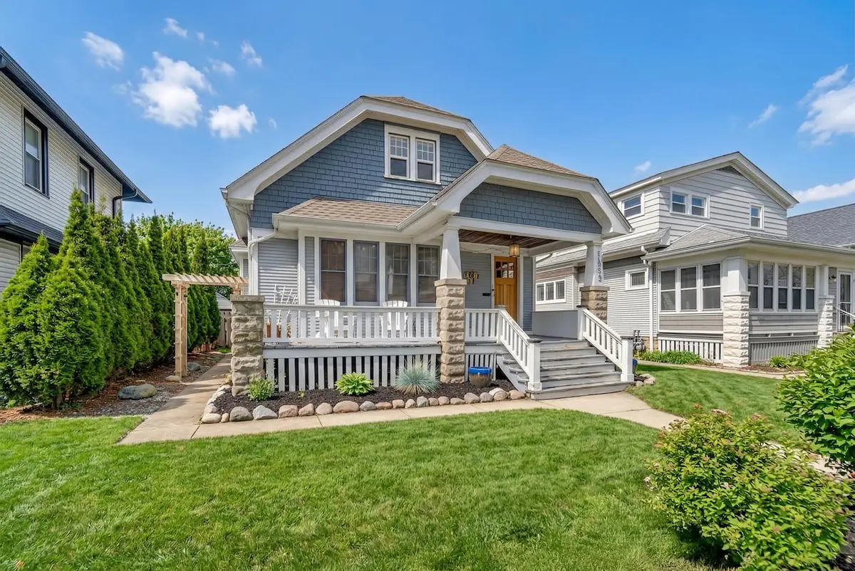 2203 N Bartlett AVENUE, Milwaukee, WI 53202 - #1