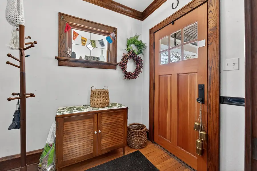 2203 N Bartlett AVENUE, Milwaukee, WI 53202 - #2