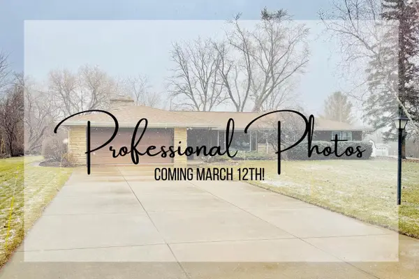 21840 Greendale DRIVE, Waukesha, WI 53186