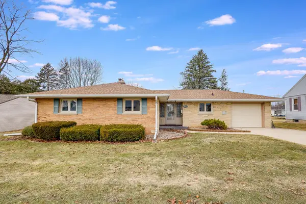 3702 Schroeder DRIVE, Manitowoc, WI 54220