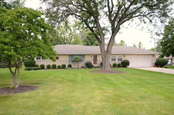 5415 S Nicolet DRIVE, New Berlin, WI 53151