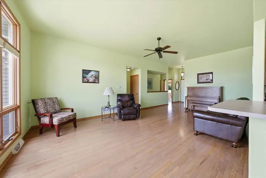 308 E Redding CIRCLE, Belgium, WI 53004 - #2