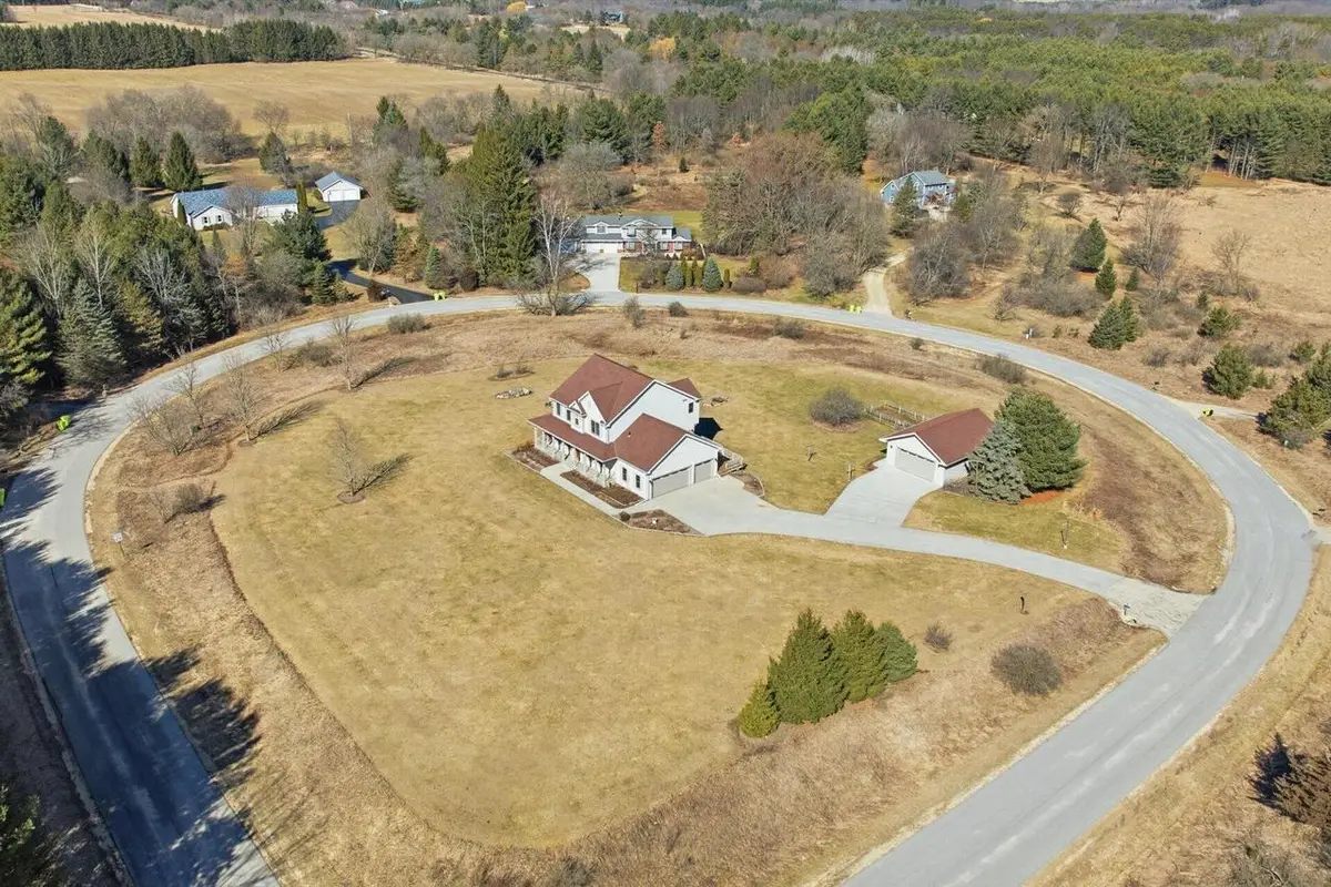 2080 St Patricks CIRCLE, Hartford, WI 53027 - #1