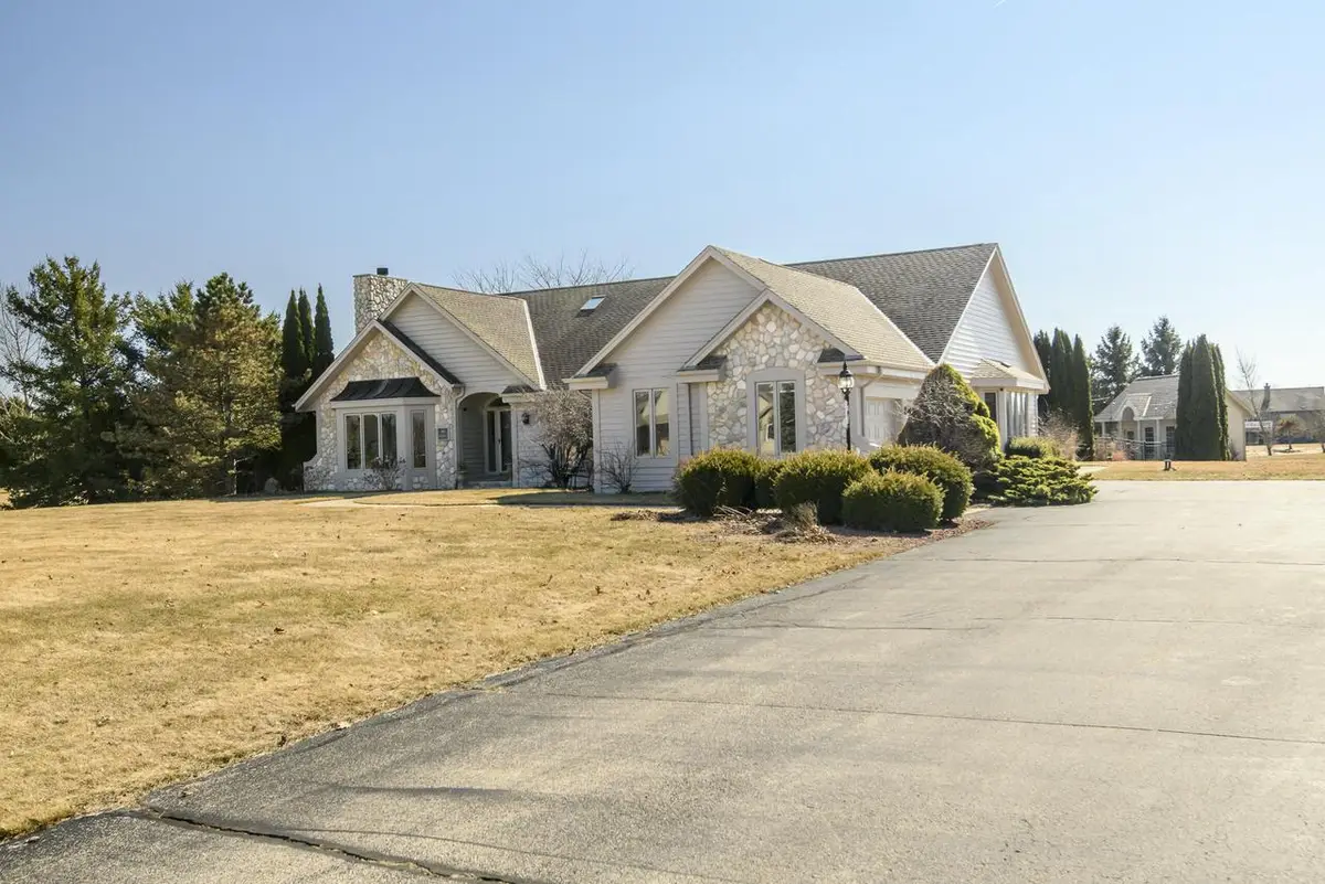 S88W34777 Nesting LANE, Eagle, WI 53119 - #1