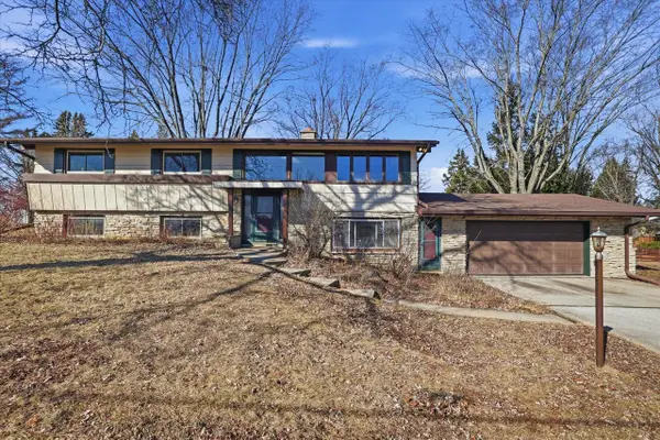 255 Hilldale DRIVE, Hartford, WI 53027