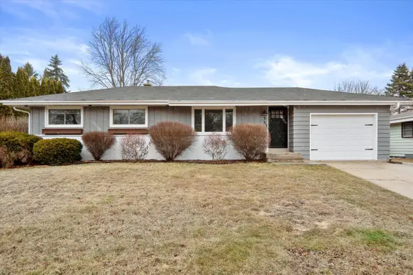 334 Barry AVENUE, Port Washington, WI 53074