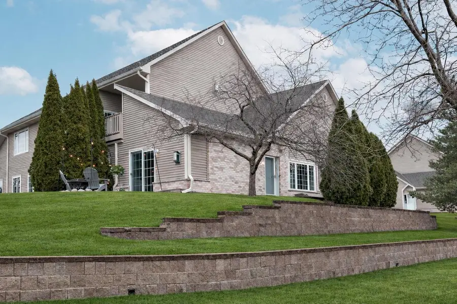 1084 Quinlan DRIVE #A, Pewaukee, WI 53072 - #2