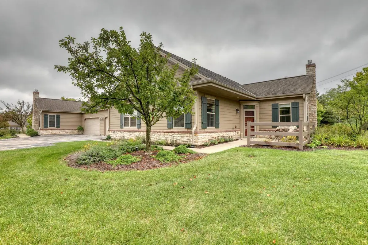 W155N7081 Amberleigh CIRCLE, Menomonee Falls, WI 53051 - #1