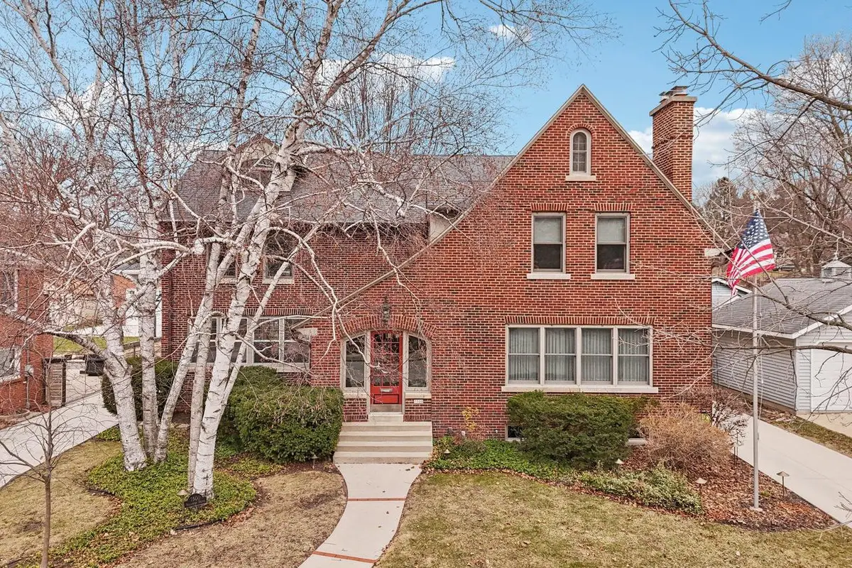 7500 Hillcrest DRIVE, Wauwatosa, WI 53213 - #1