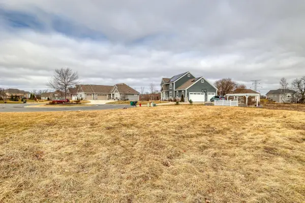 N57W19673 HOLLY COURT, Menomonee Falls, WI 53051