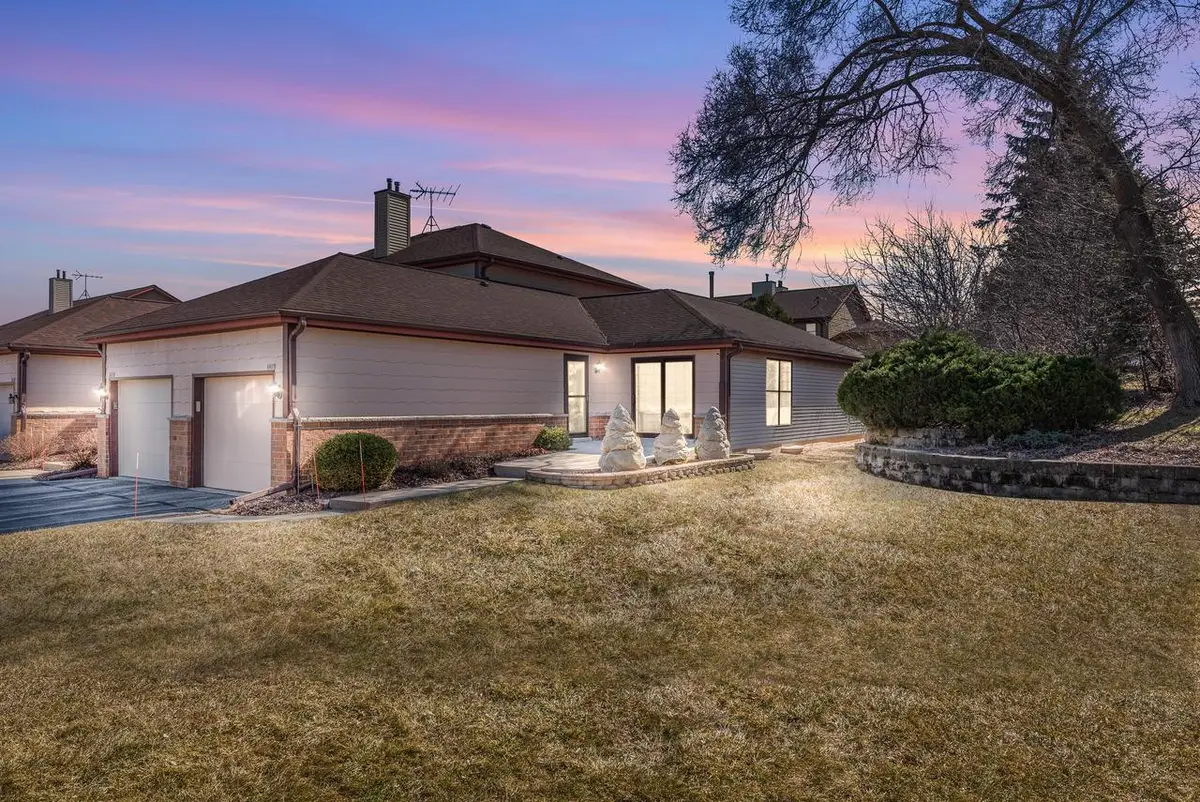 8827 W Knoll COURT, Franklin, WI 53132 - #1