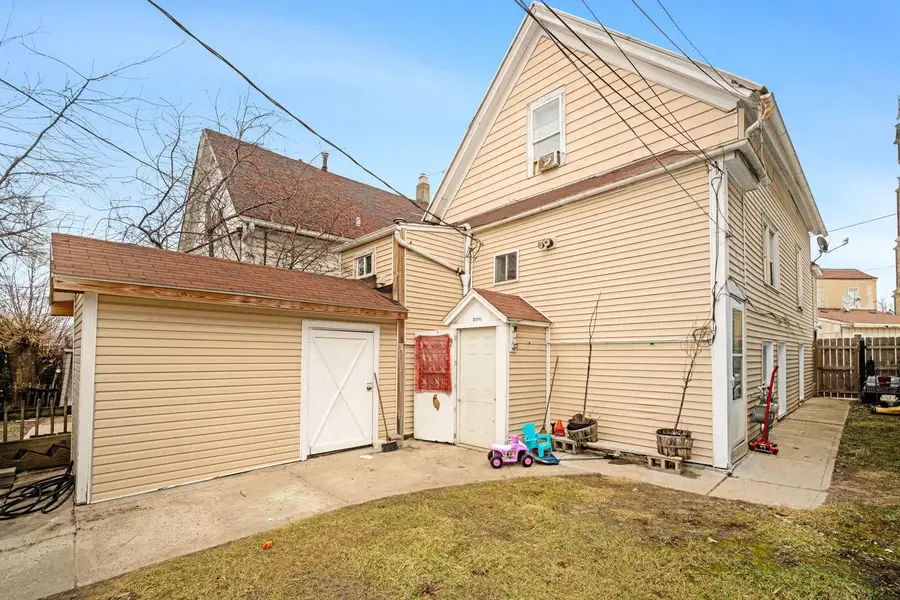 2375 S 15th PLACE, Milwaukee, WI 53215 - #2