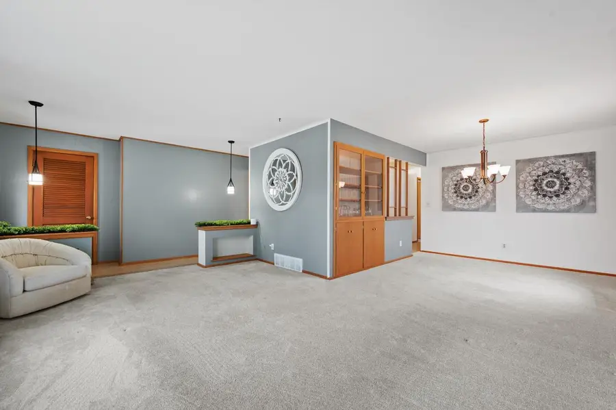 5826 Sugarbush LANE, Greendale, WI 53129 - #2