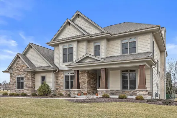 W243N2743 Creekside DRIVE, Pewaukee, WI 53072