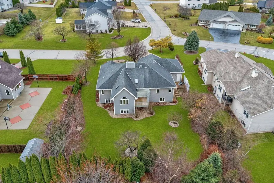 8910 S River Edge DRIVE, Oak Creek, WI 53154 - #2