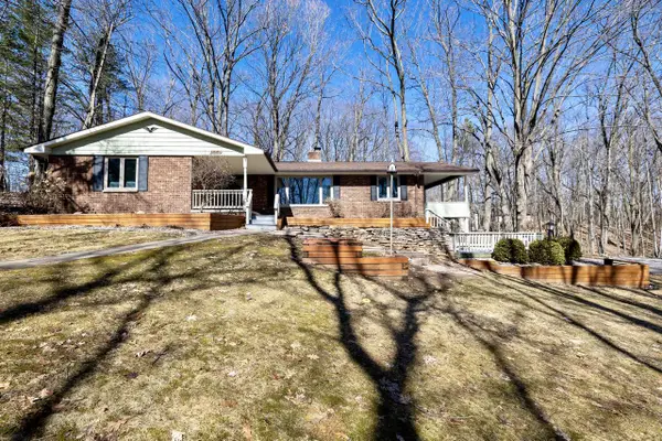 772 Brookwood CIRCLE, Hobart, WI 54155
