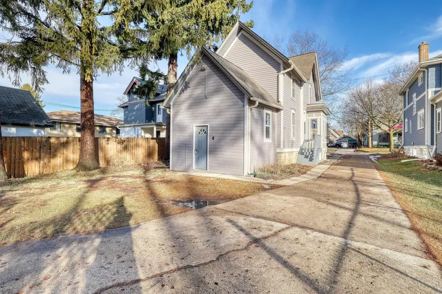 318 N Hartwell AVENUE, Waukesha, WI 53186 - #2