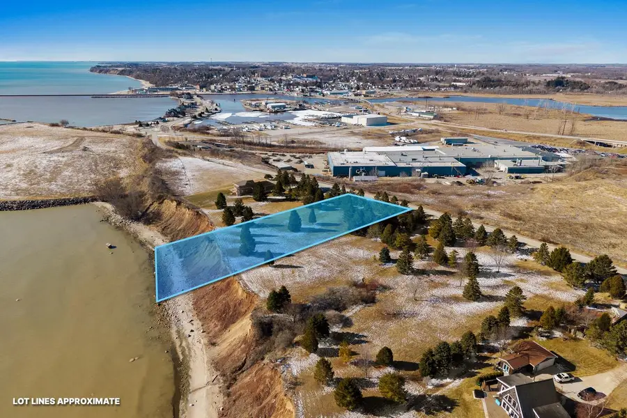 606 LAKESHORE DRIVE, Kewaunee, WI 54216 - #2