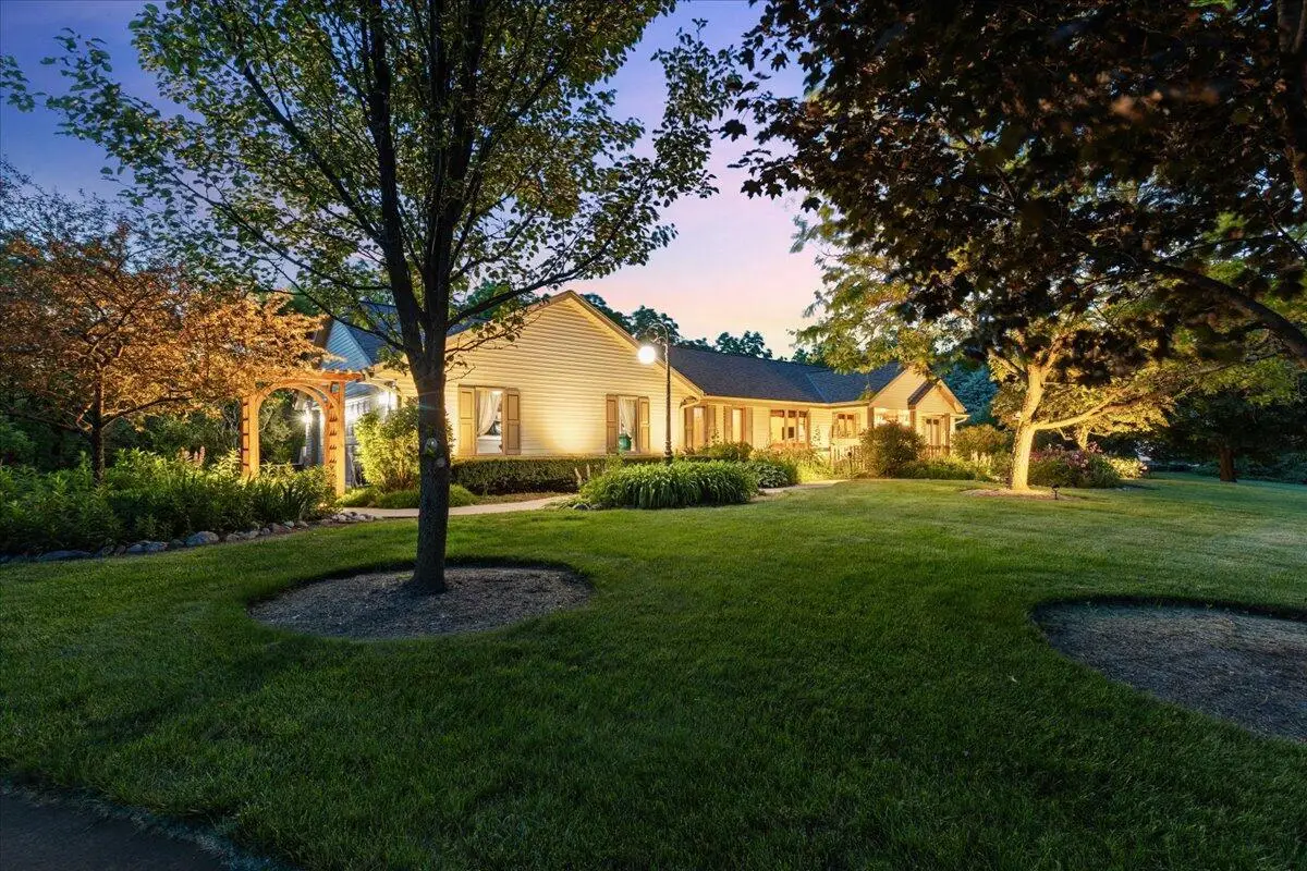 5280 Cherokee COURT, Hartford, WI 53027 - #1