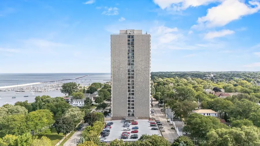 2525 S Shore DRIVE #14C, Milwaukee, WI 53207 - #2