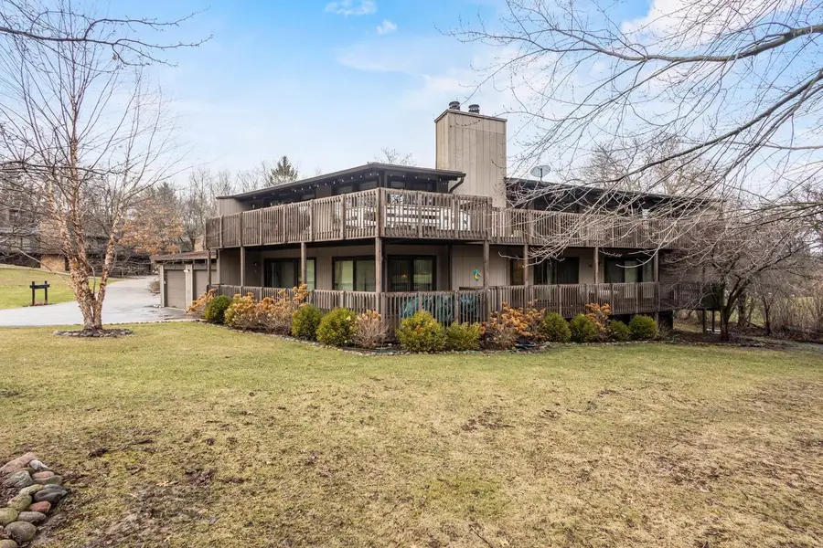 890 Windsor DRIVE #4, Fountain City, WI 53125 - #2
