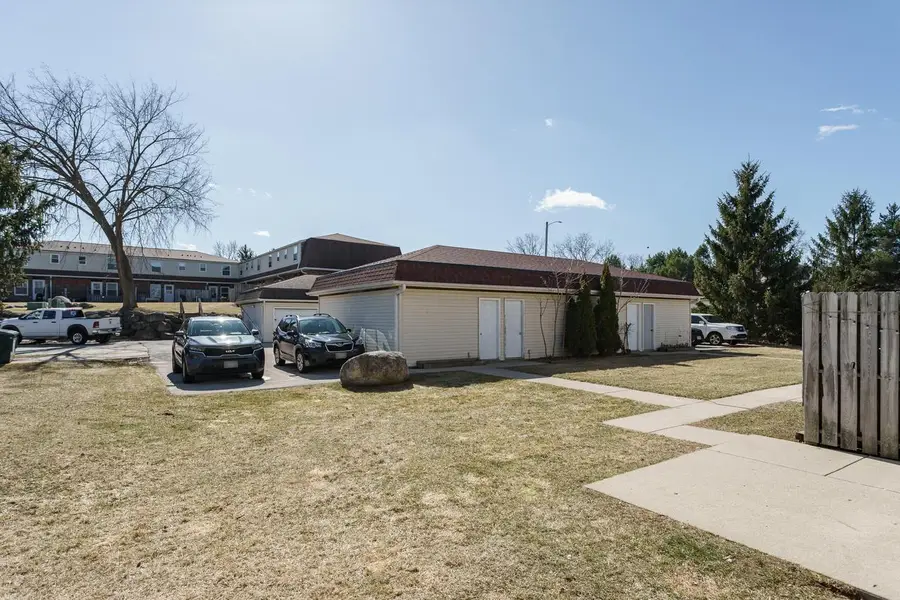 2017 Green Tree ROAD, West Bend, WI 53090 - #2