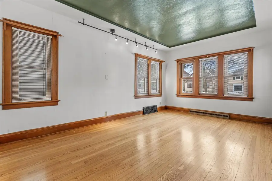 6611 W Moltke AVENUE, Milwaukee, WI 53210 - #3