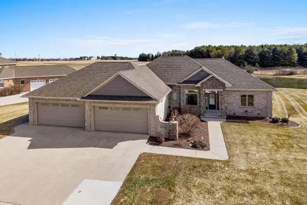 2345 Silveridge DRIVE, Manitowoc, WI 54220