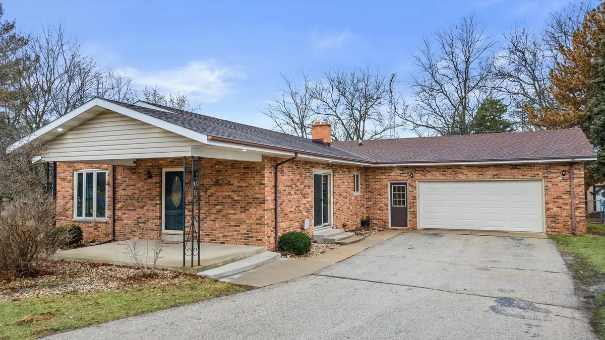 403 Elkhorn ROAD, Eagle, WI 53119 - #1