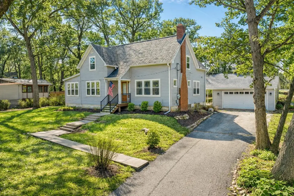 812 Van Slyke DRIVE, Fontana, WI 53125 - #1