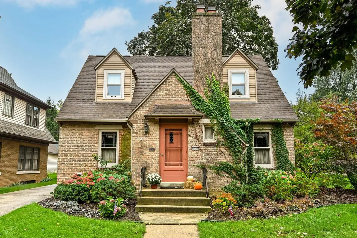 8027 W Woodland AVENUE, Wauwatosa, WI 53213 - #1