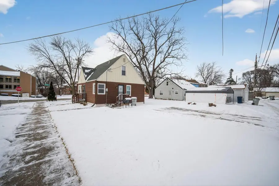 4216 W Sheridan AVENUE, Milwaukee, WI 53209 - #2