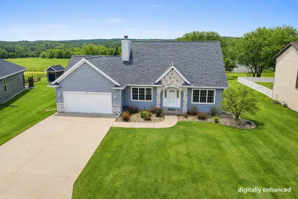 210 Kettle Ridge CIRCLE, Glenbeulah, WI 53023