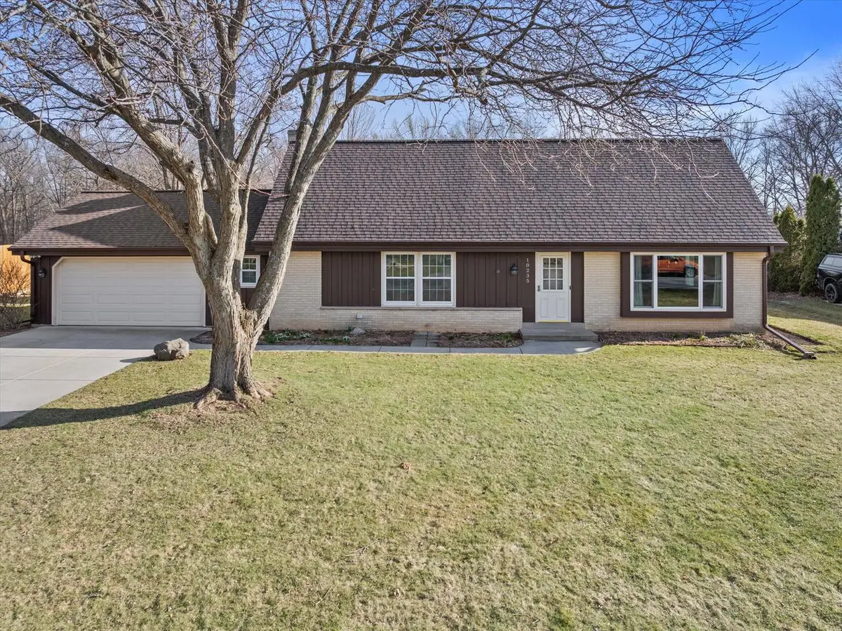 10235 W Cascade DRIVE, Franklin, WI 53132 - #1