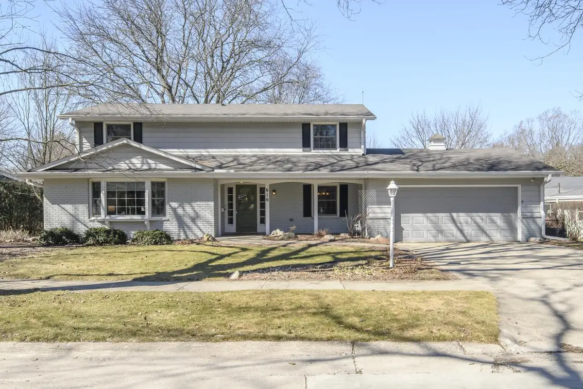 616 Westminster DRIVE, Waukesha, WI 53186 - #1