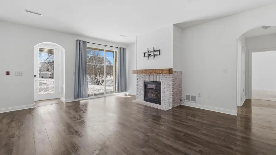 W206N16704 Blackberry CIRCLE #2205, Jackson, WI 53037 - #2