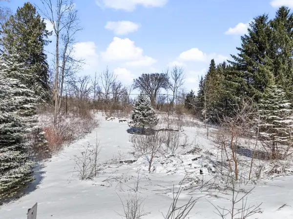 LT0 W. WOODLAND DRIVE, New Berlin, WI 53146