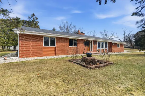 12652 N River Forest CIRCLE, Mequon, WI 53092