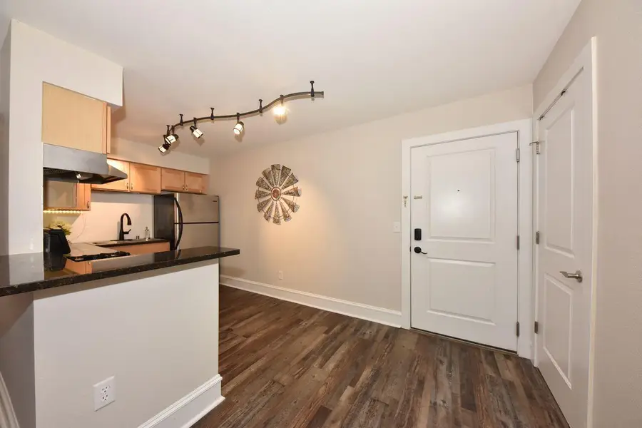 2121 N Cambridge AVENUE #205, Milwaukee, WI 53202 - #3