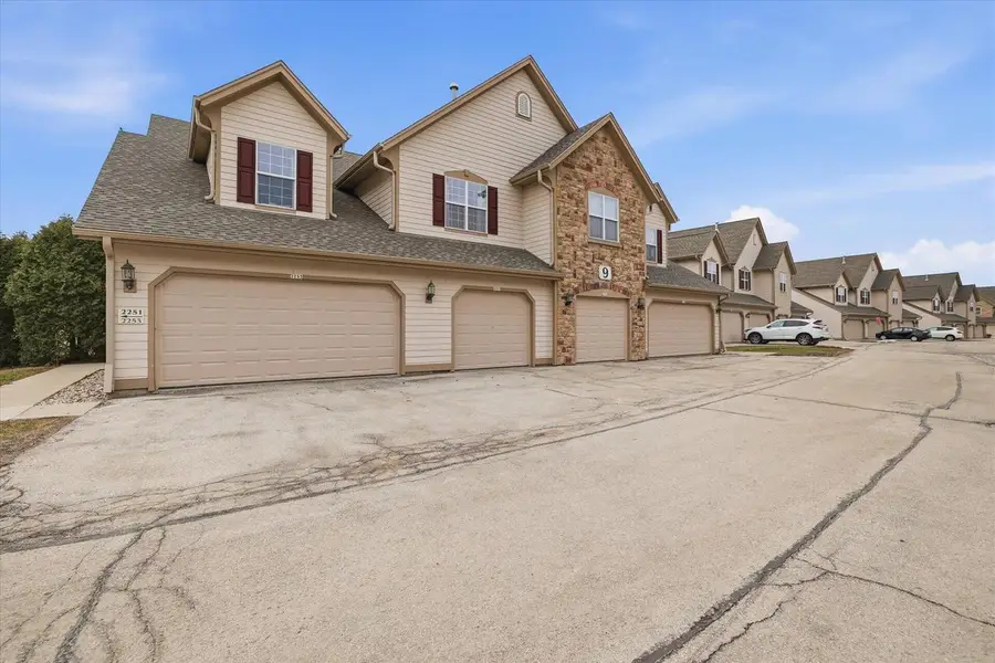 2253 W Vista Bella DRIVE, Oak Creek, WI 53154 - #2