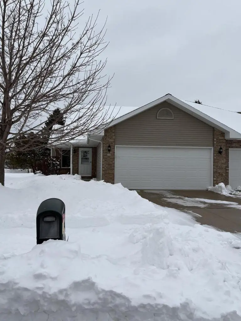 338 Woodridge PLACE, Manitowoc, WI 54220 - #2