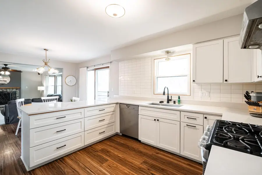 1205 Ayrshire LANE, Waukesha, WI 53186 - #2