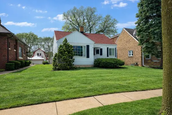 160 W Crawford AVENUE, Milwaukee, WI 53207