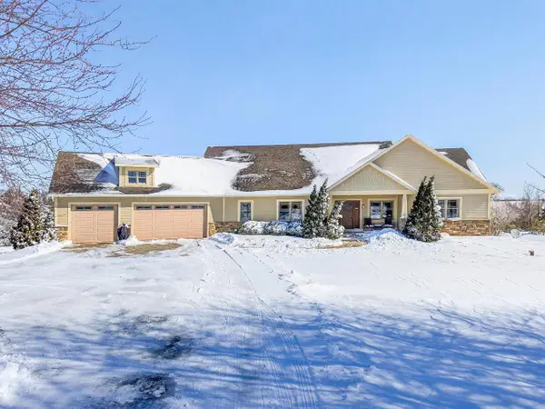 7864 Noah LANE, West Bend, WI 53090