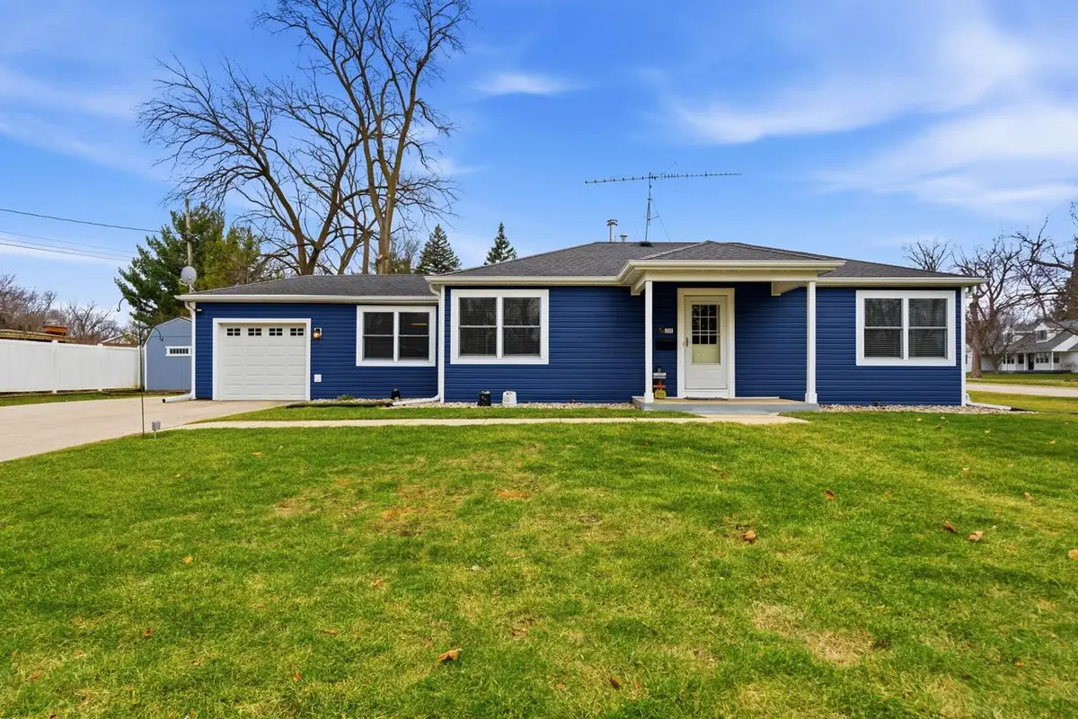 28 N Spencer STREET, Elkhorn, WI 53121 - #1