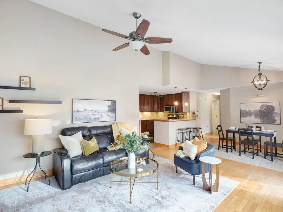 N16W26487 Meadowgrass CIRCLE #D, Pewaukee, WI 53072 - #2