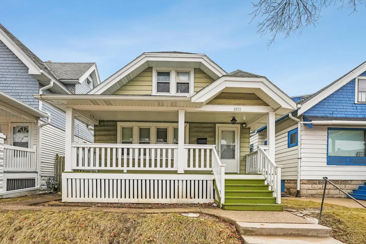2571 N 51 STREET, Milwaukee, WI 53210 - #1