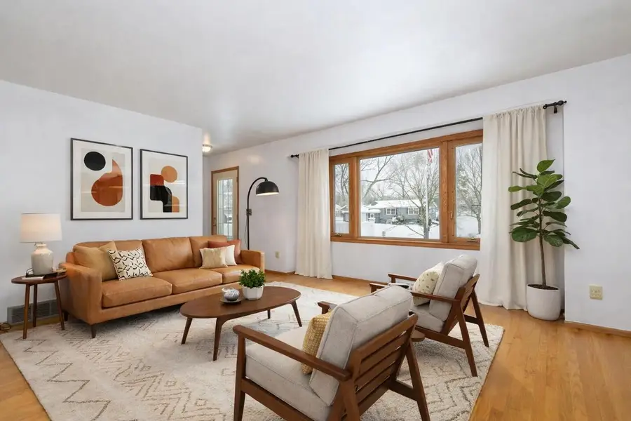 21401 W Woodland DRIVE, New Berlin, WI 53146 - #2